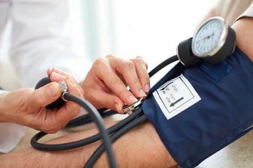 چطور بفهمیم فشار خون مان بالاست؟