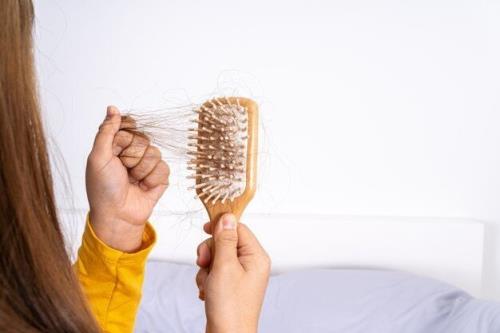 مصرف زیاد این ویتامین ریزش مو را بیشتر می کند