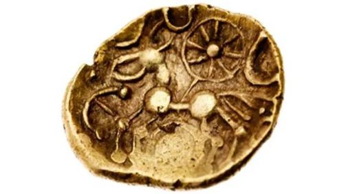 کشف سکه طلای کمیاب با فلزیاب