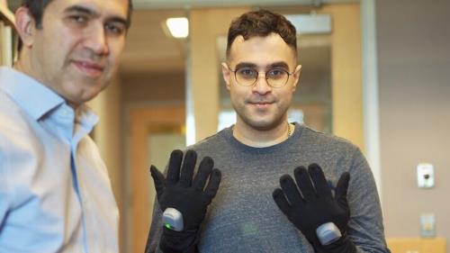 دستکش هوشمند به کمک افراد مبتلا به سکته می آید!