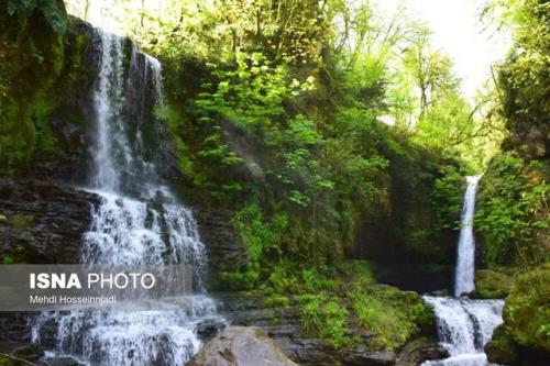 آبشار دوقلوی زمرد حویق در دل کوه های تالش به علاوه تصاویر
